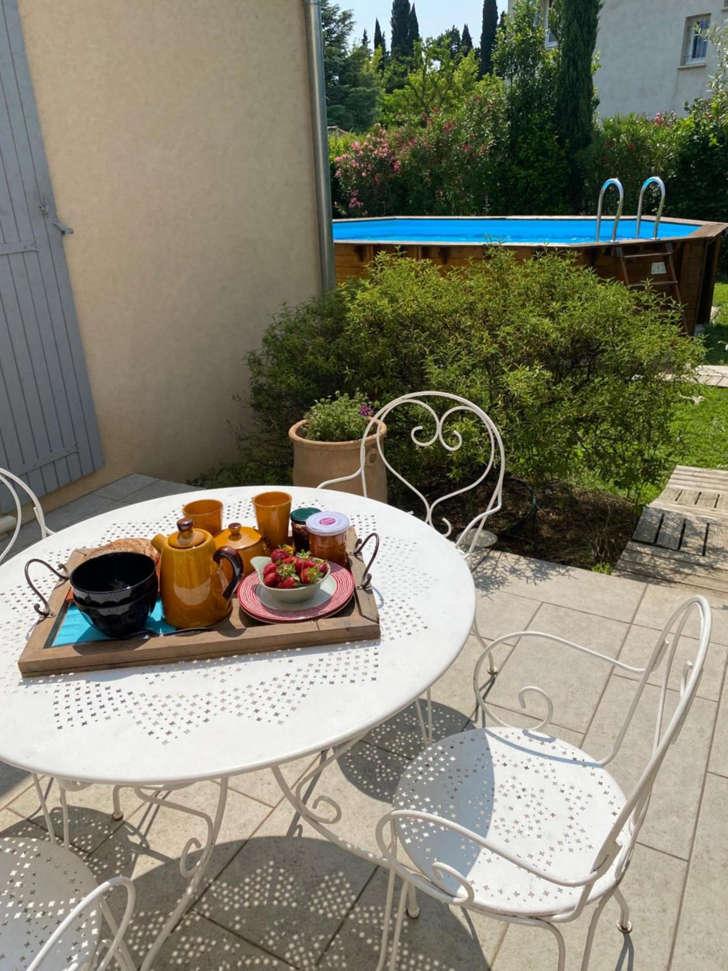 Bed and Breakfast Chambre D'Hotes Le Jardin Des Cigales Обиньян Экстерьер фото